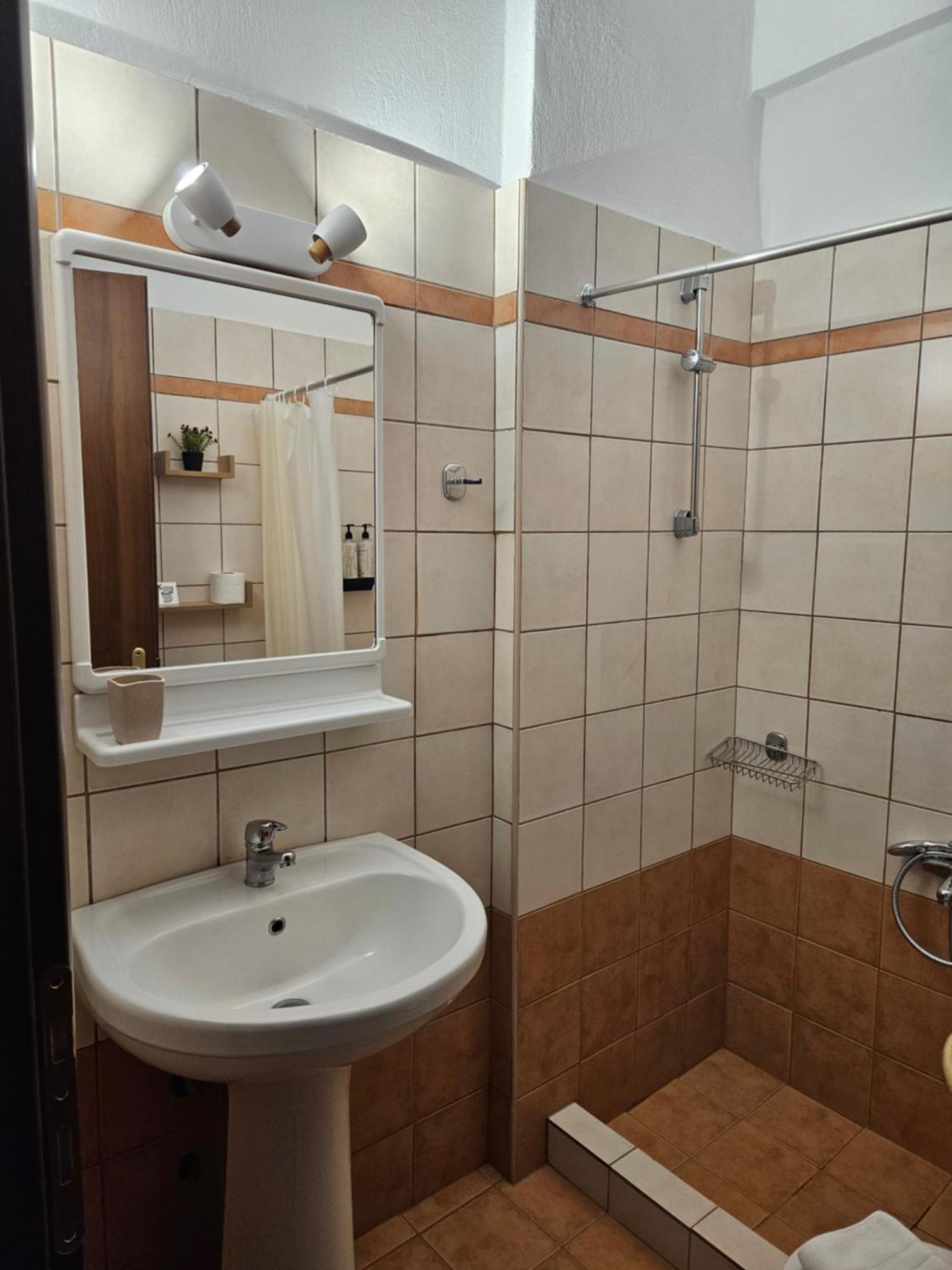 Spilaio At Meteora Hotel Kalambaka Eksteriør billede