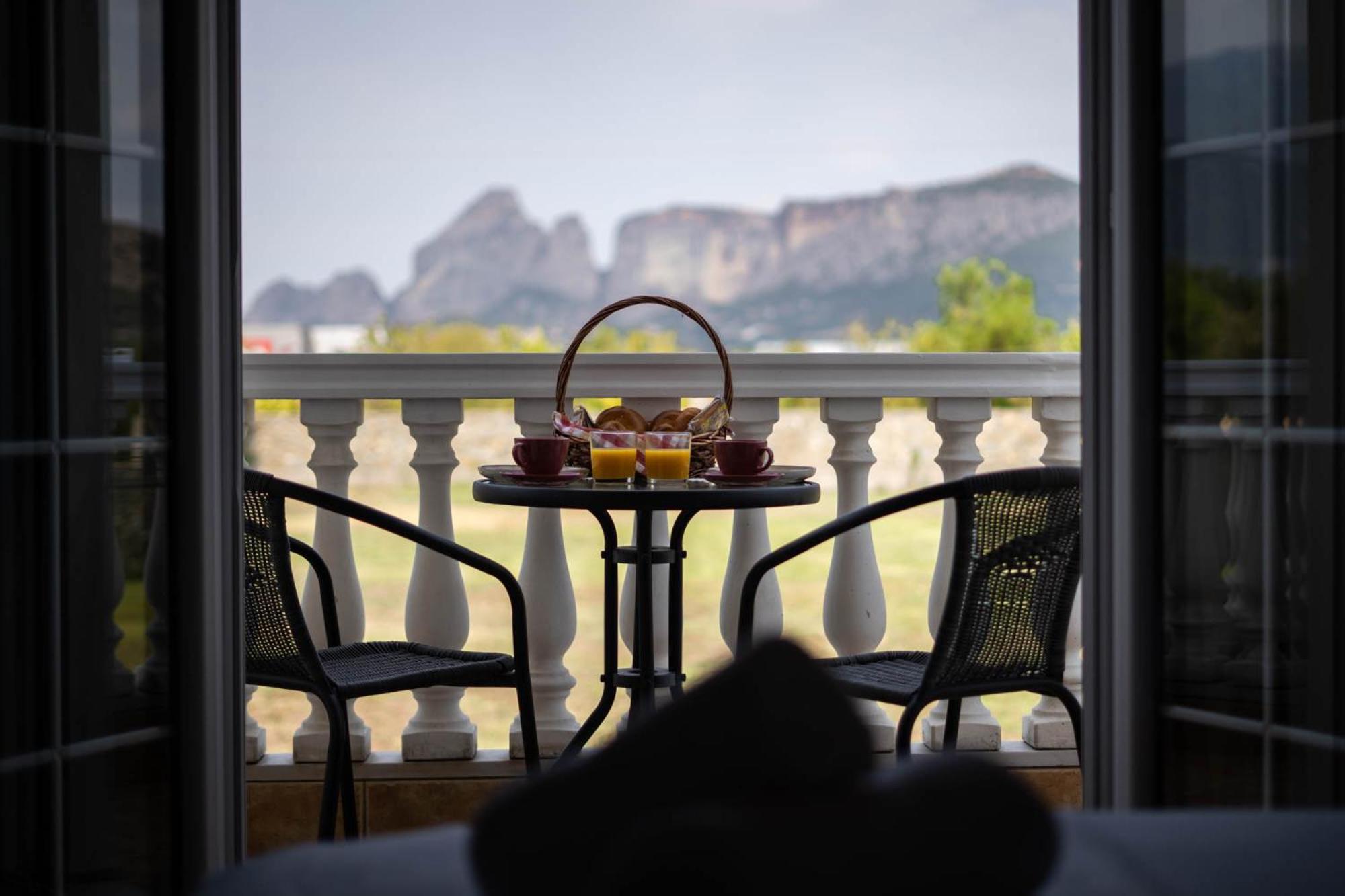 Spilaio At Meteora Hotel Kalambaka Eksteriør billede